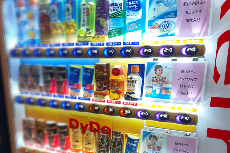 オムツ入りの自動販売機の写真