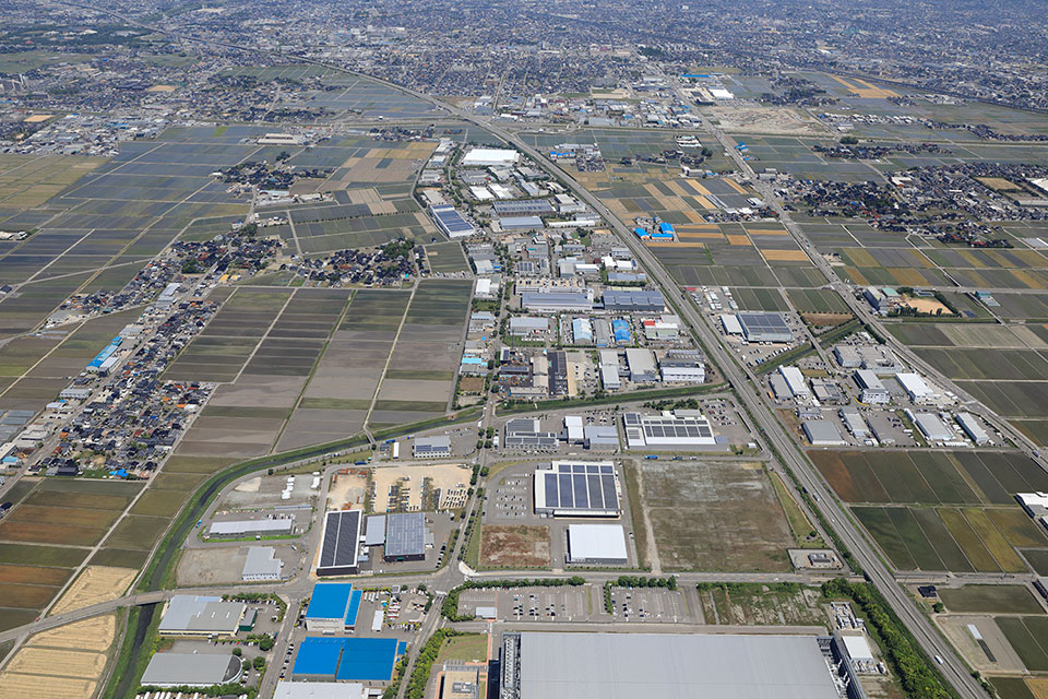 上空からの工業団地の写真